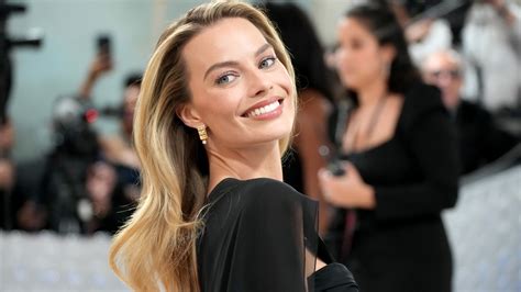 margot robbie chanel cruise show|Margot Robbie Chanel lipstick.